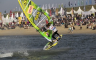 91 VĐV dự giải vô địch lướt ván, lướt sóng quốc tế