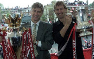 Huyền thoại Tony Adams lo cho số phận của Arsenal
