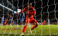 Thủ thành số một của Chelsea lên tiếng bảo vệ kẻ 'phá bĩnh'- Suarez