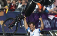 Cựu tay đua F1 cụt chân vô địch Paralympic: Từ cõi chết trở lại vinh quang