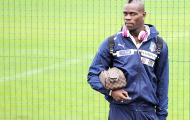Balotelli bỏ bạn gái đang mang bầu