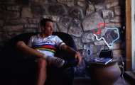 Lance Armstrong bị kiện phải đổi tên họ
