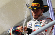 Vượt qua Vettel, tay đua Hamilton vô địch trên đường đua Mỹ