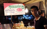 Người phụ nữ Việt bán Som Tum cay sộc óc ở Bangkok
