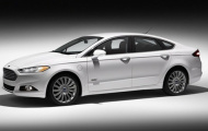 Ford Fusion Energi có giá từ 39.495 USD