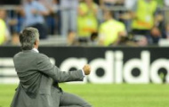 Video: Real Madrid tặng kỷ vật nhân dịp 100 trận của Mourinho tại Champions League