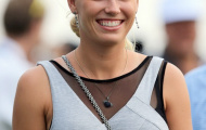 Caroline Wozniacki điệu đà đi cổ vũ bạn trai
