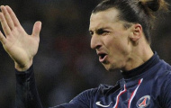 Ibrahimovic giành chai nước với trọng tài