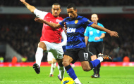 Arsenal rối loạn: Walcott theo chân van Persie đến M.U?