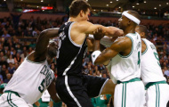 Rajon Rondo của Celtics bị cấm thi đấu 2 trận vì ẩu đả