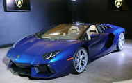 Aventador LP700-4 Roadster lần đầu ra mắt công chúng