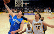 Dwight Howard tái ngộ Magic, Lakers thua trận tại Orlando