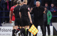 Trọng tài trận derby Manchester: “Kẻ thù” của Alex Ferguson trở lại…