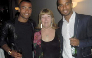 Gia đình Ashley Cole cười cợt tai nạn sân cỏ của Rio Ferdinand