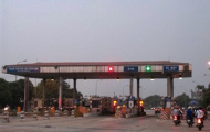 Từ 2013, phí bảo trì đường bộ 'chạy' cùng một số trạm thu phí