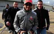 Hamilton chia tay McLaren trong nước mắt