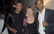 Gia đình Ashley Cole phủ nhận “đánh hội đồng” Rio Ferdinand