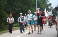VĐV marathon 'xuyên trái đất' đến Hà Nội