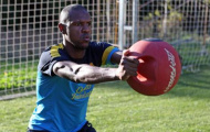 Eric Abidal trăn trở giữa hạnh phúc gia đình và việc tiếp tục sự nghiệp