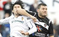 Khoảng tối La Liga: Navarro lại đánh người!