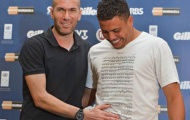 Zidane xoa 'bụng bầu' của Ro Béo