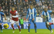 Video: Arsenal may mắn thoát khỏi quả penalty v Wigan