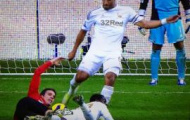 Video: Robin van Persie nổi cáu đòi 'tẩn' Ashley Williams của Swansea