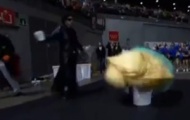 Video: 'Dị nhân' áo đen sút tung lưới Casillas và biểu diễn ảo thuật ăn mừng