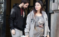 Fabregas hé lộ tên con gái sắp chào đời