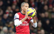 Lập chiến công, Walcott gây sức ép lên BLĐ Arsenal