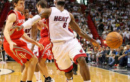 Video NBA: Những pha ngã giả vờ trên sân bóng rổ