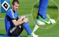 Phát hiện: Van der Vaart vẫn đi giày thêu tên vợ