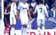Video: Iker Casillas từ chối nhận lại băng thủ quân từ tay Ronaldo
