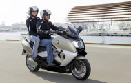 Những luật “độc chiêu” cho dân đi mô tô năm 2013