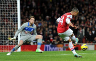Walcott ở lại Arsenal: Đôi chân biết nói?