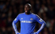 Rửa xe quịt tiền, Demba Ba bị fan vạch mặt