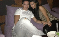 Nasri 'xả xui' bên gái lạ