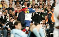 Một bộ phận Madridista tại Bernabeu gọi Messi là “thiểu năng”