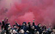Góc ảnh: Fan Liverpool thiêu đốt sân Old Trafford