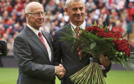 Nghĩa cử đẹp của huyền thoại M.U trong trận đấu với Liverpool