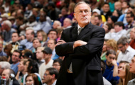 HLV Rick Adelman tranh thủ ghé thăm Minnesota Timberwolves