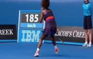 Video Australia Open: Serena Williams suýt gẫy răng vì đập vợt vào mồm