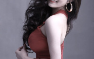 Thủy Top mặc kín vẫn sexy