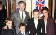 Becks về Anh để 'bù đắp' cho vợ
