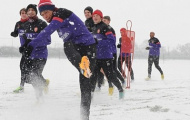 “Sao” Premier League “vùng vẫy” trong tuyết