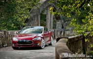 Tesla Model S bất ngờ trở thành xe của năm 2013