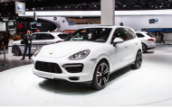 Porsche Cayenne Turbo S có giá 147.000 USD