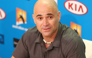 Agassi: 'Cứ 5 năm quần vợt lại lên bậc'