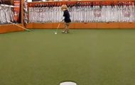 Video: Choáng với tay golf nhí 21 tháng tuổi