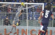 Video Serie A:  thủ thành Mauro Goicoechea ném bóng về lưới nhà